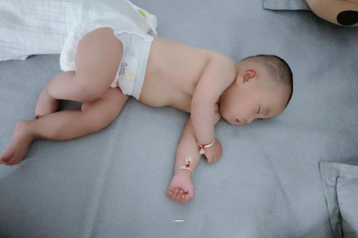 三亚宝宝积食发烧怎么处理